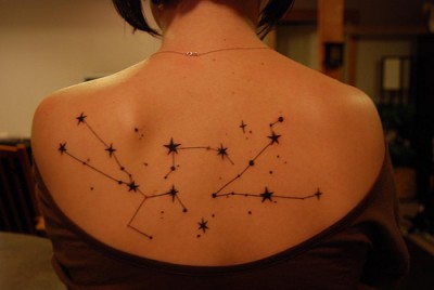 Tatuagem-feminina-estrela-fofa-costas